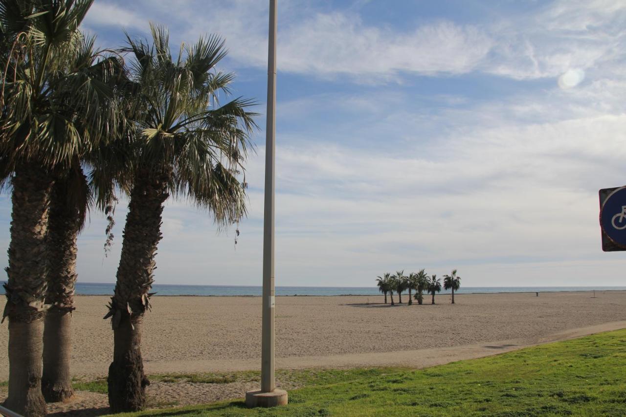Apartamento En Primera Linea De Playa, Con Vistas A La Playa Y Con Wifi 滨海罗克塔斯 外观 照片