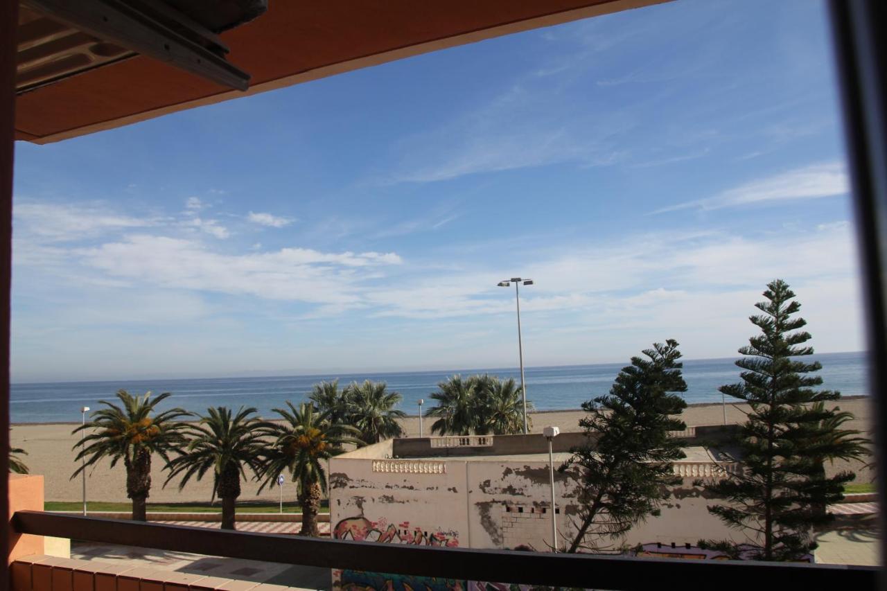 Apartamento En Primera Linea De Playa, Con Vistas A La Playa Y Con Wifi 滨海罗克塔斯 外观 照片
