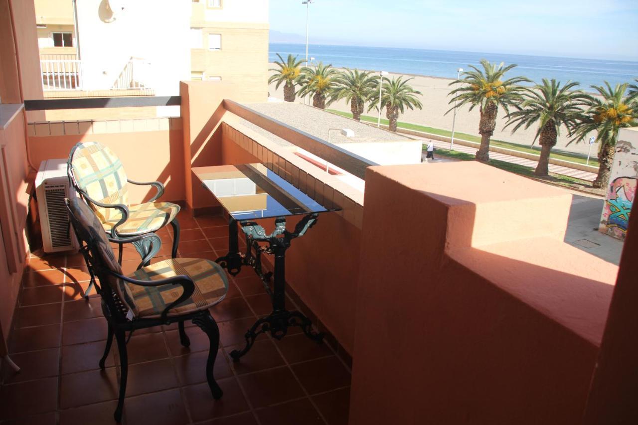 Apartamento En Primera Linea De Playa, Con Vistas A La Playa Y Con Wifi 滨海罗克塔斯 外观 照片