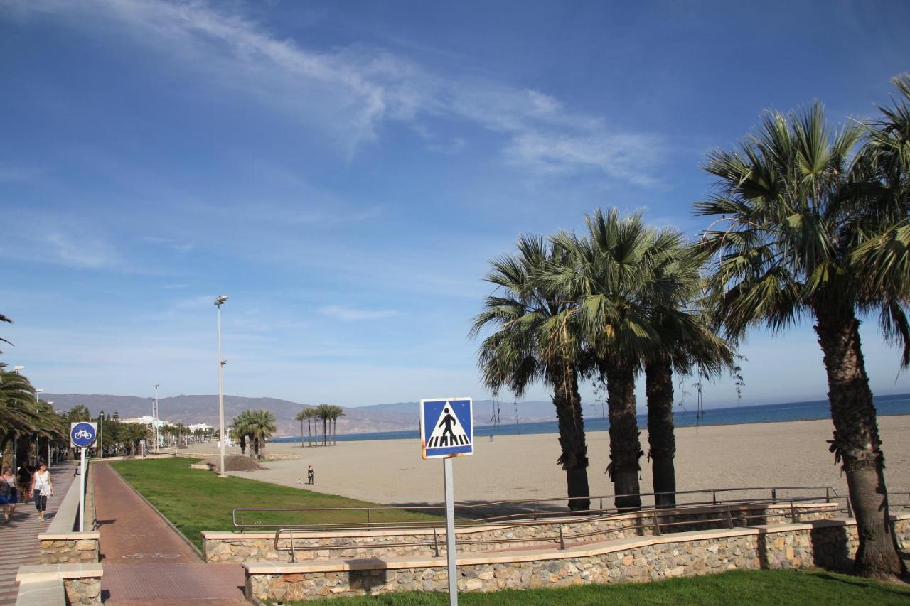 Apartamento En Primera Linea De Playa, Con Vistas A La Playa Y Con Wifi 滨海罗克塔斯 外观 照片